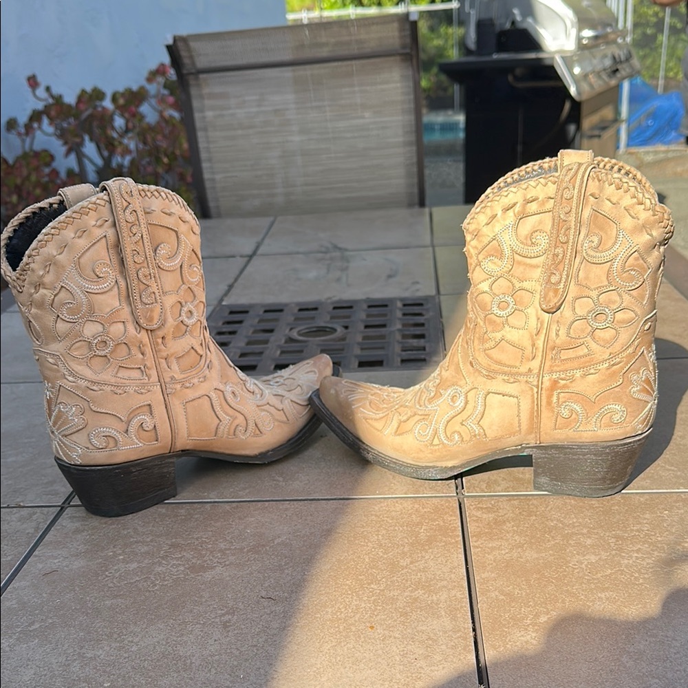 Tan Embroidered Lane Western Boots
